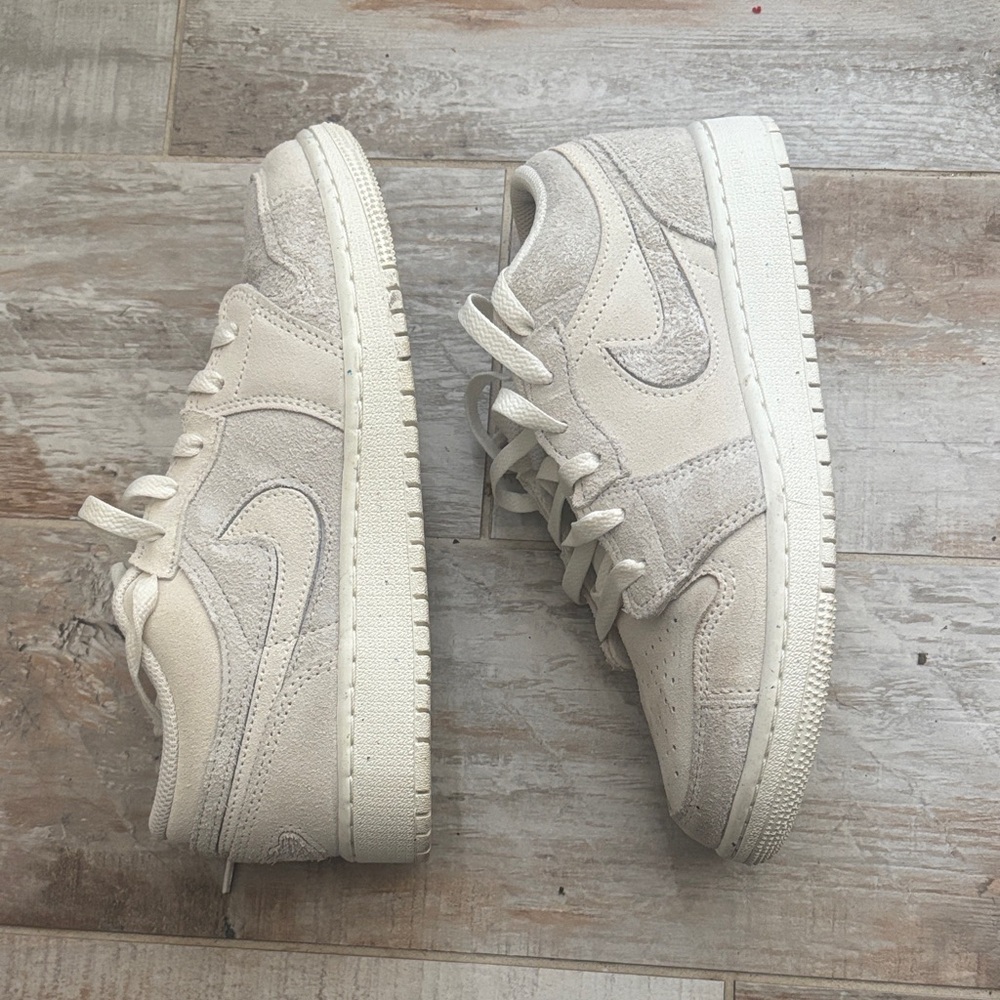 Nike Off-White Low-Top Sneakers